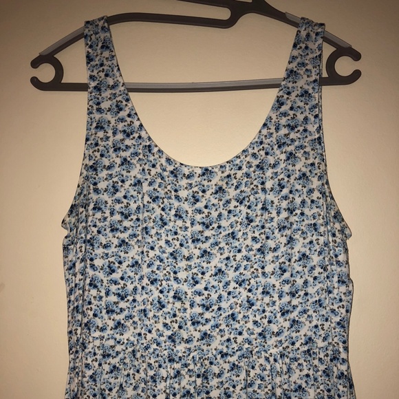 Sleeveless skater dress - Picture 2 of 4